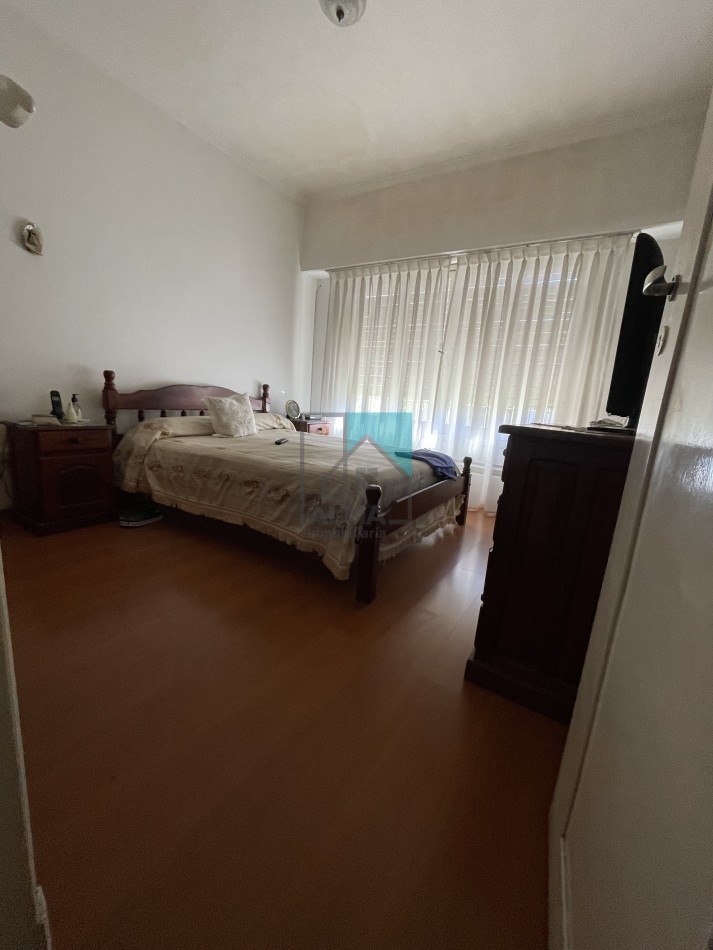 Casa en lote propio - 3 ambientes - garage para dos autos - patio/parque