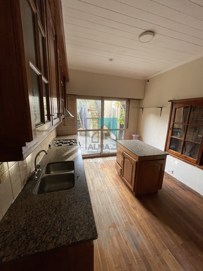 Alquiler Casa 4 ambientes c/patio y garage