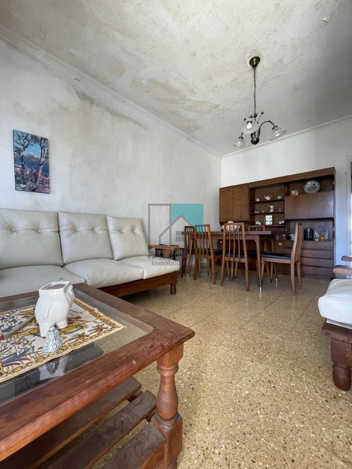 Casa en lote propio - 3 ambientes - garage para dos autos - patio/parque