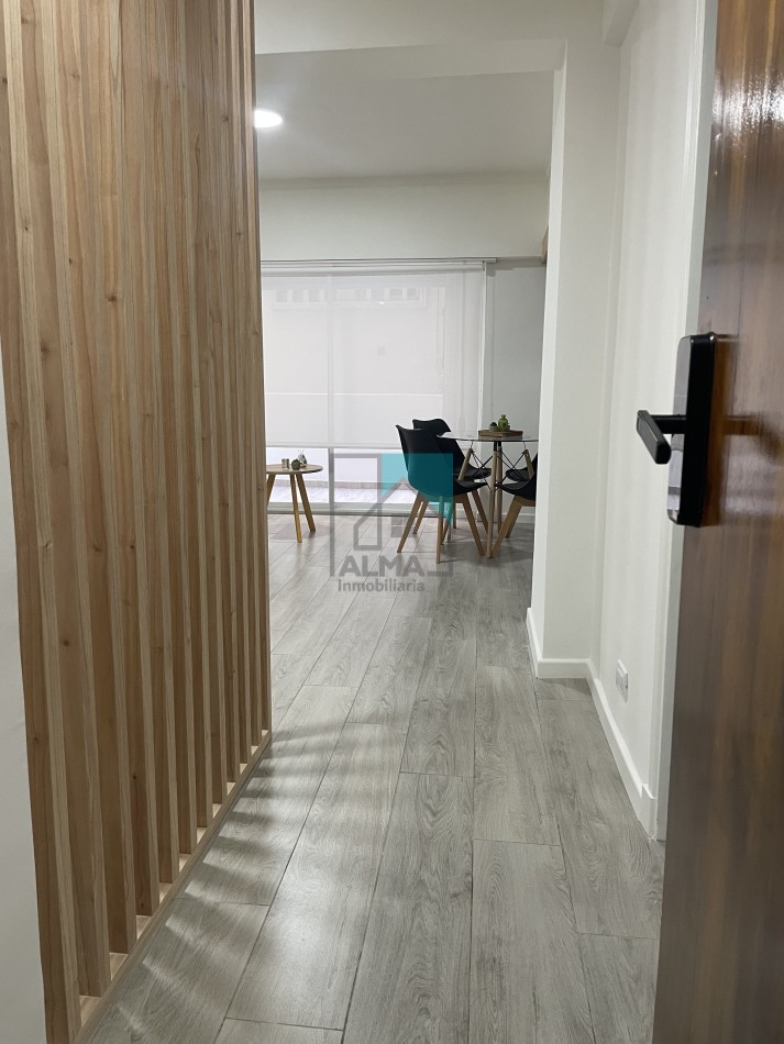 Excelente monoambiente con balcon terraza - Completamente reciclado y amoblado