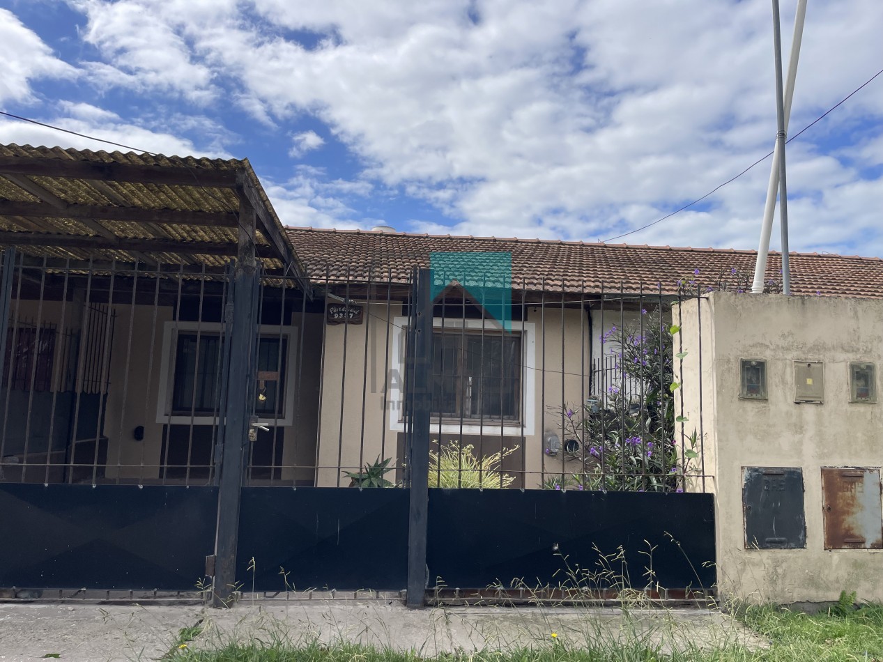 Casa 3 ambientes con patio y entrada para un vehiculo