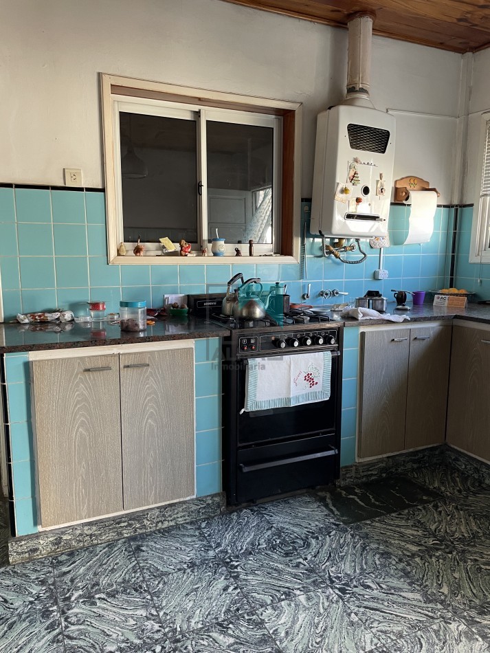 Casa en lote propio - 3 ambientes - garage para dos autos - patio/parque