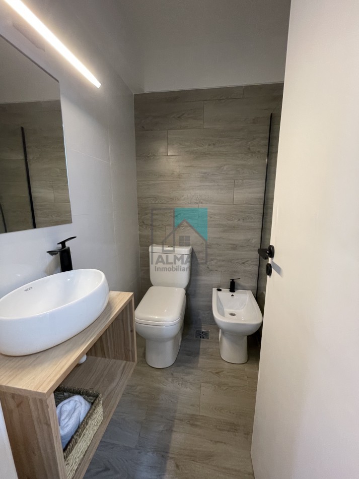 Excelente monoambiente con balcon terraza - Completamente reciclado y amoblado