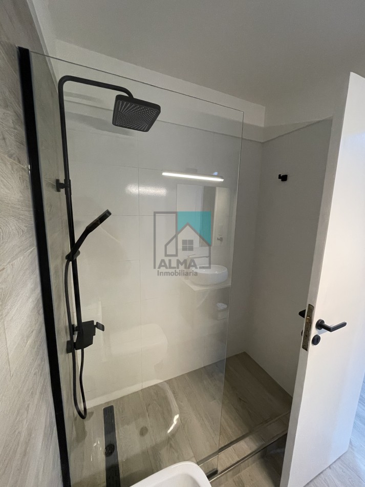 Excelente monoambiente con balcon terraza - Completamente reciclado y amoblado