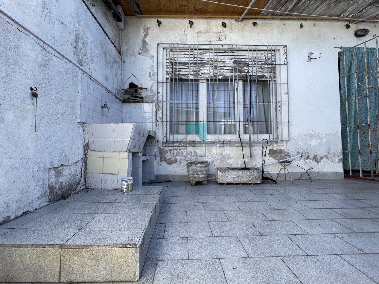 Casa en lote propio - 3 ambientes - garage para dos autos - patio/parque