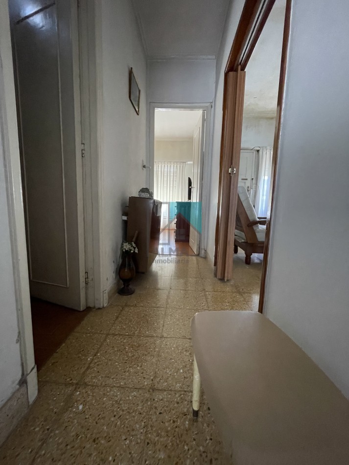 Casa en lote propio - 3 ambientes - garage para dos autos - patio/parque