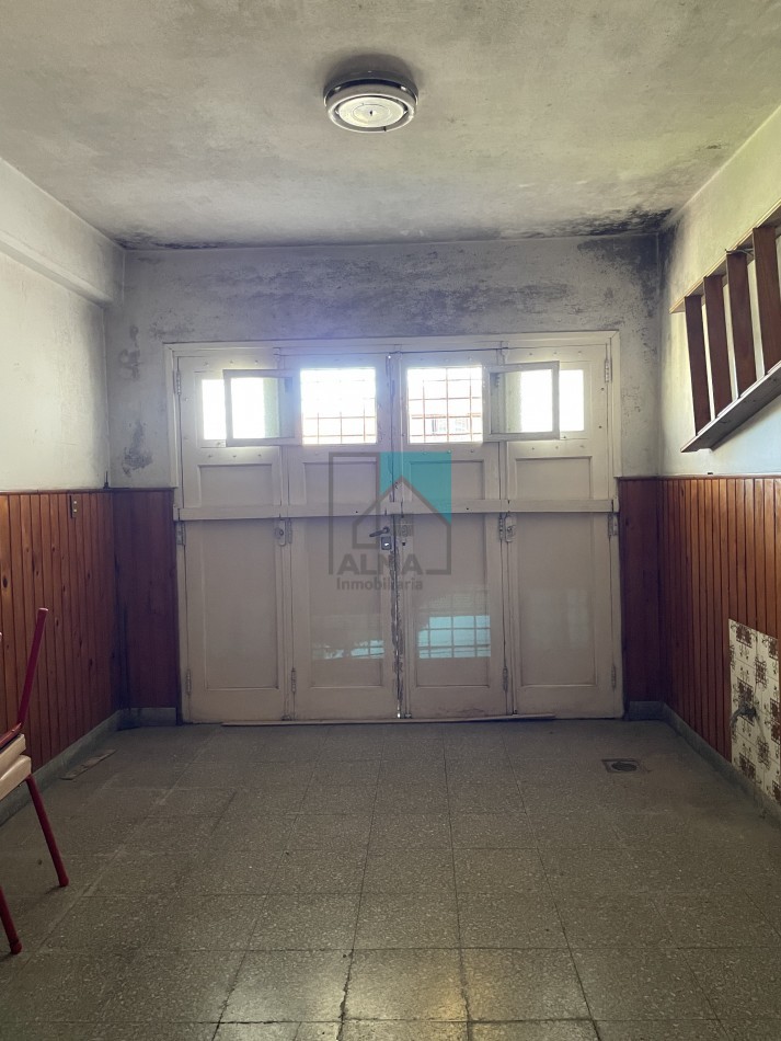 Casa en lote propio - 3 ambientes - garage para dos autos - patio/parque