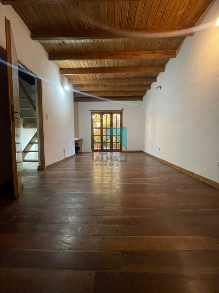 Venta Casa 4 ambientes c/patio, garage y depto monoambiente sobre lote propio