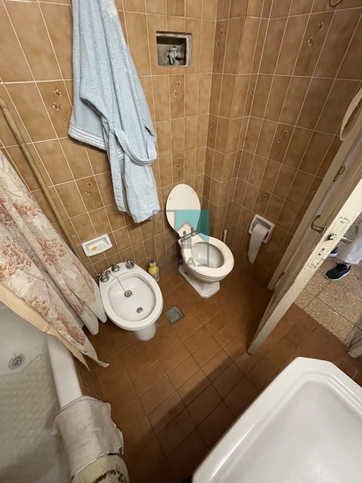 Casa en lote propio - 3 ambientes - garage para dos autos - patio/parque