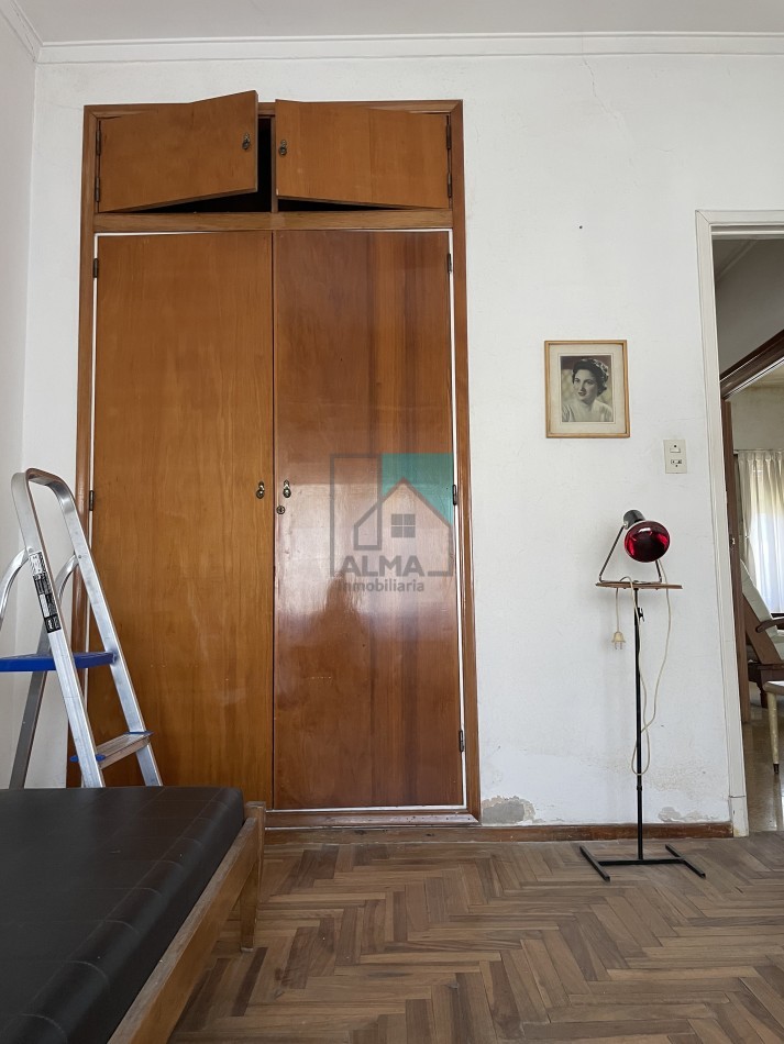 Casa en lote propio - 3 ambientes - garage para dos autos - patio/parque