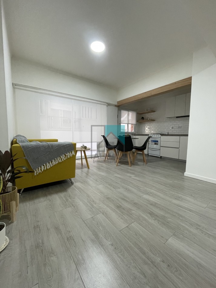 Excelente monoambiente con balcon terraza - Completamente reciclado y amoblado