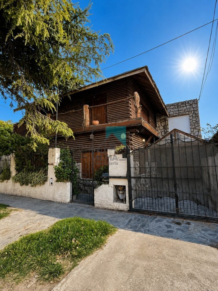 Venta Casa 4 ambientes c/patio, garage y depto monoambiente sobre lote propio