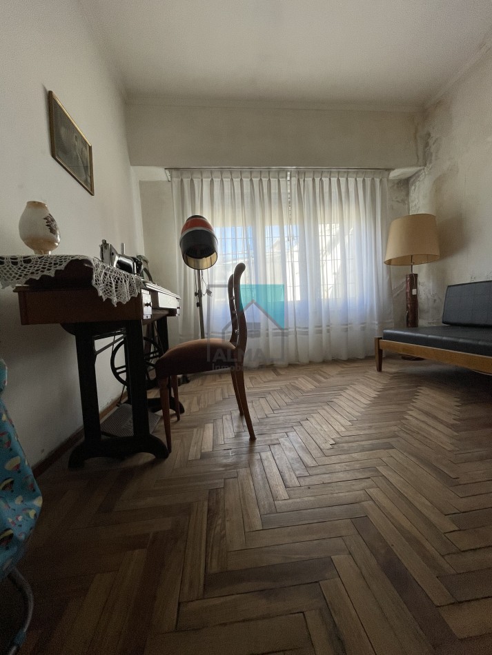 Casa en lote propio - 3 ambientes - garage para dos autos - patio/parque