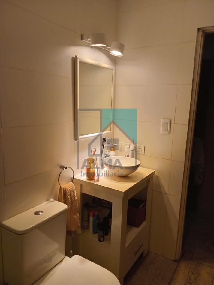 Excelente casa moderna con parque, pileta y quincho + departamento anexo - Ubicada en el centro de Loberia(Prov. de Buenos Aires)