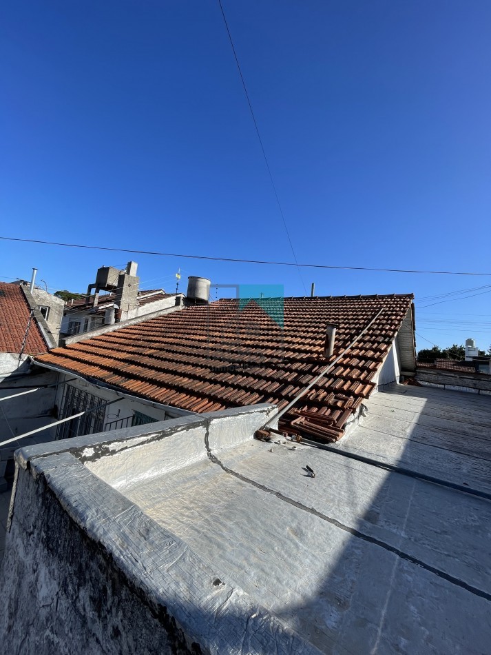 Casa en lote propio - 3 ambientes - garage para dos autos - patio/parque