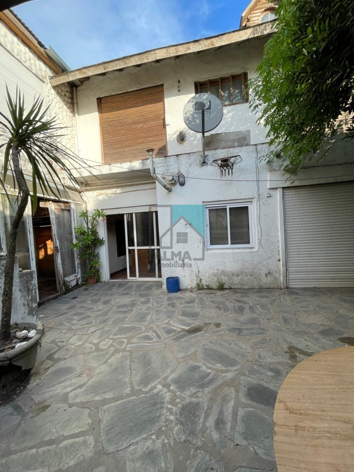 Venta Casa 4 ambientes c/patio, garage y depto monoambiente sobre lote propio