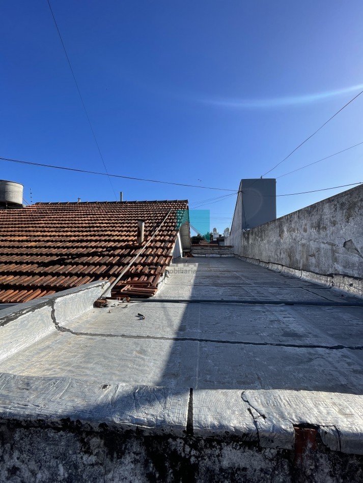 Casa en lote propio - 3 ambientes - garage para dos autos - patio/parque