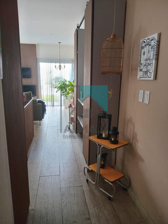 Excelente casa moderna con parque, pileta y quincho + departamento anexo - Ubicada en el centro de Loberia(Prov. de Buenos Aires)