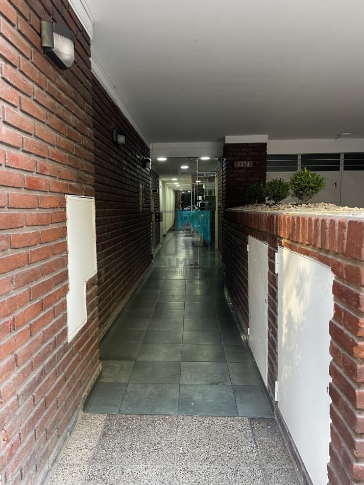 Excelente monoambiente con balcon terraza - Completamente reciclado y amoblado