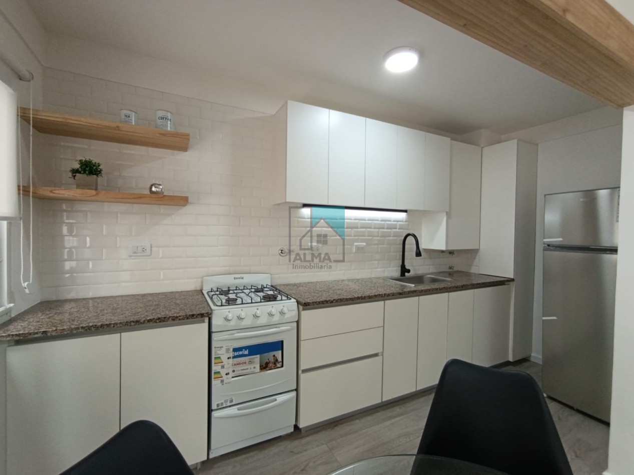 Excelente monoambiente con balcon terraza - Completamente reciclado y amoblado