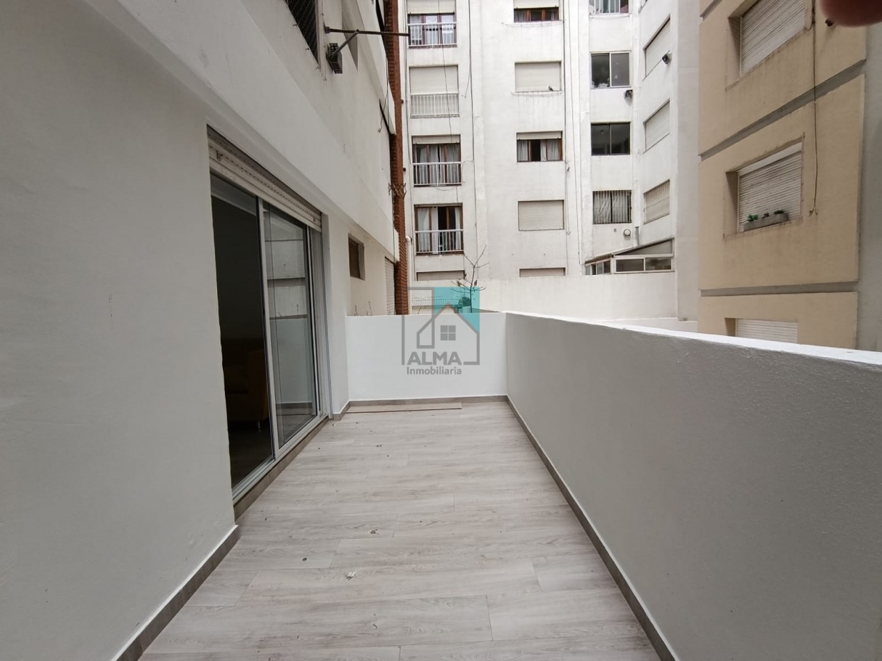 Excelente monoambiente con balcon terraza - Completamente reciclado y amoblado