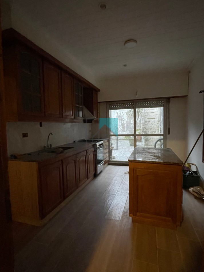 Venta Casa 4 ambientes c/patio, garage y depto monoambiente sobre lote propio
