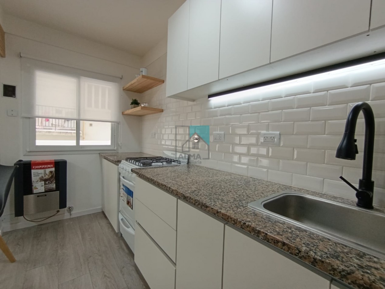 Excelente monoambiente con balcon terraza - Completamente reciclado y amoblado