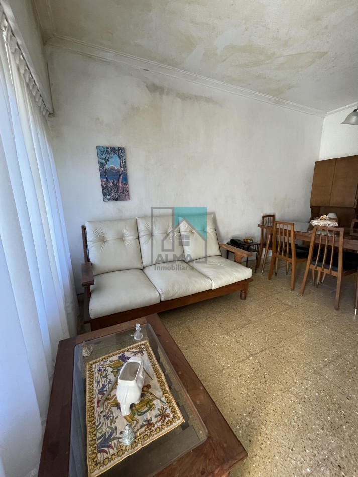 Casa en lote propio - 3 ambientes - garage para dos autos - patio/parque