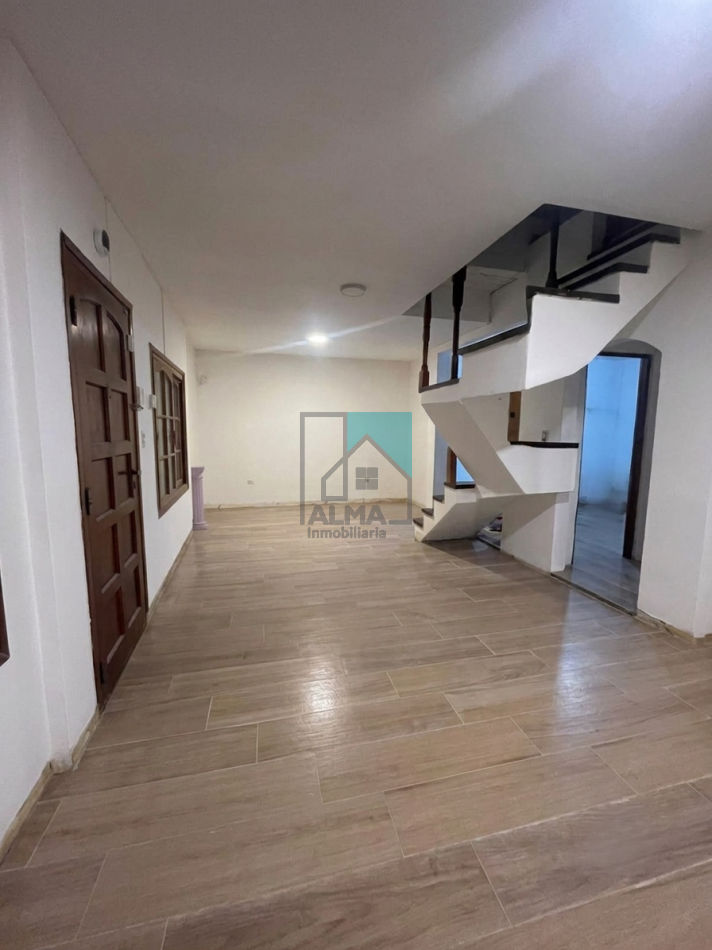 Venta Casa 4 ambientes c/patio, garage y depto monoambiente sobre lote propio