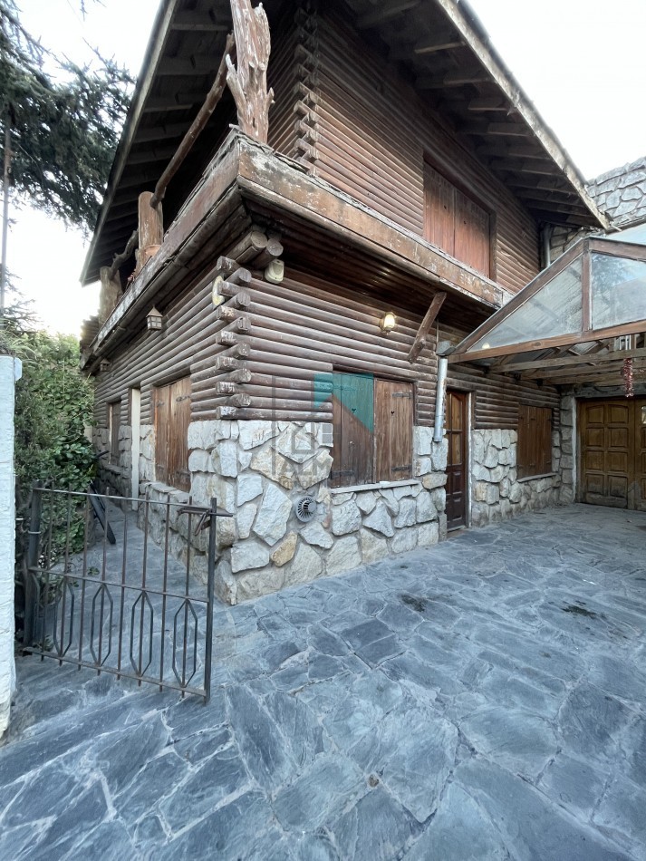 Casa 4 ambientes c/patio, garage y depto monoambiente sobre lote propio