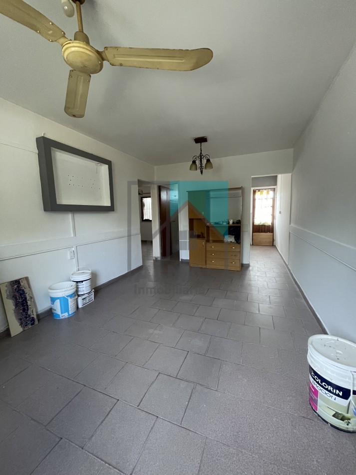 Casa 3 ambientes con patio y entrada para un vehiculo