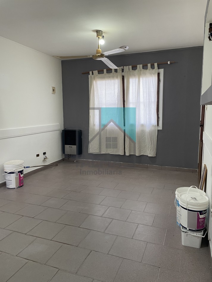 Casa 3 ambientes con patio y entrada para un vehiculo