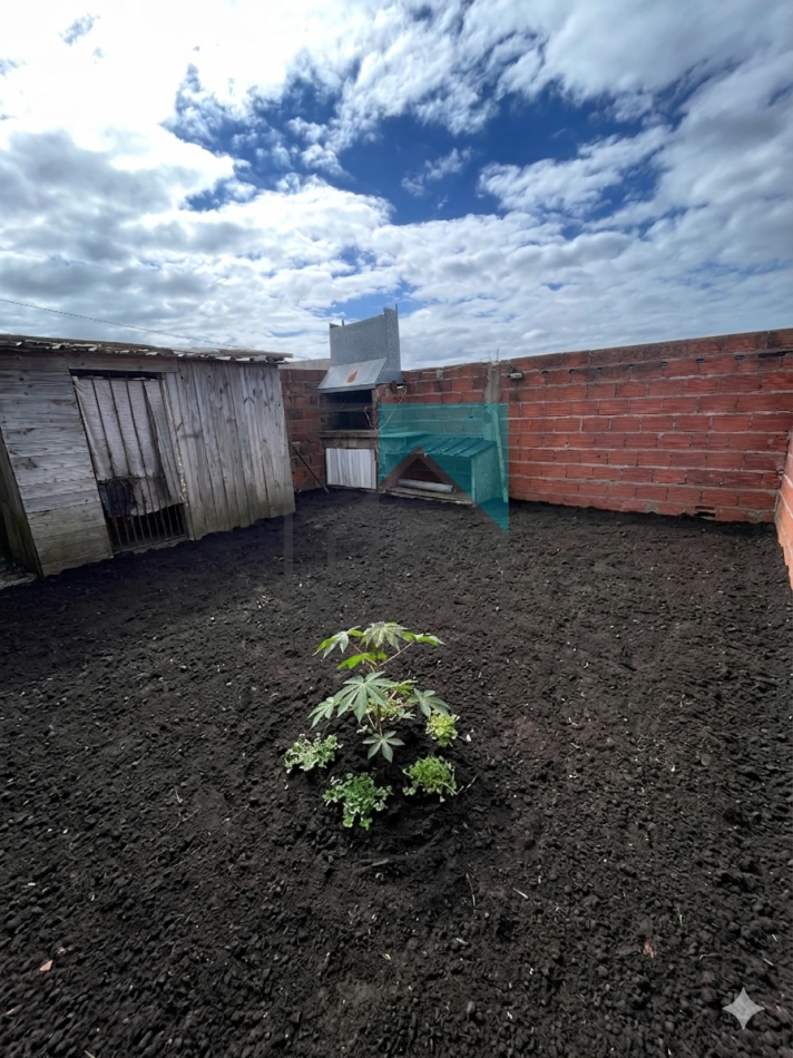 Casa 3 ambientes con patio y entrada para un vehiculo