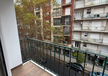 Departamento 2 ambiente a la calle con balcon saleinte