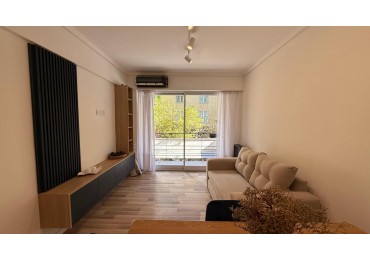 Departamento 2 ambientes con balcon a la calle