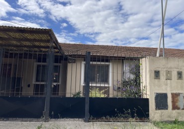 Casa 3 ambientes con patio y entrada para un vehiculo