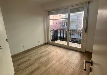 Excelente departamento de 2 ambientes a la calle con balcon saliente