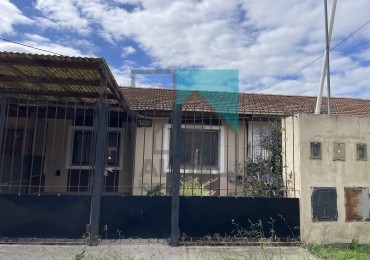 Casa 3 ambientes con patio y entrada para un vehiculo